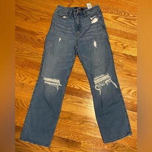 Hollister ripped mom jeans size 28